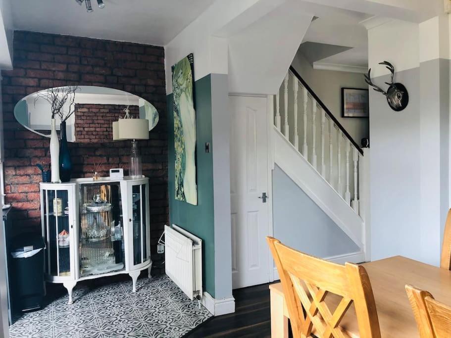 בלפסט Cosy Two Bed Terraced House 7Min Drive From City מראה חיצוני תמונה