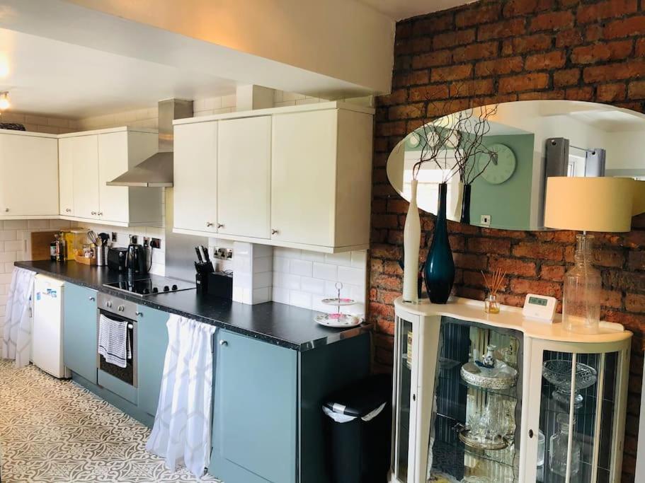 בלפסט Cosy Two Bed Terraced House 7Min Drive From City מראה חיצוני תמונה