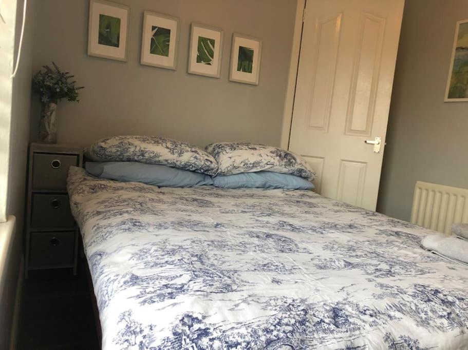 בלפסט Cosy Two Bed Terraced House 7Min Drive From City מראה חיצוני תמונה